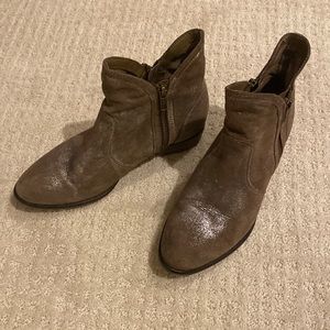 Anthropologie Seychelles Silver/brown metallic suede bootie